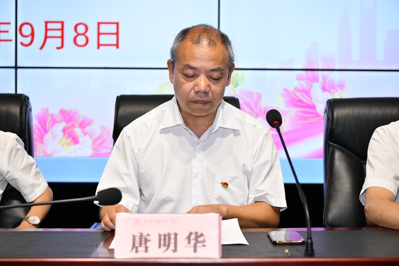 唐明华.jpg 唐明华.jpg