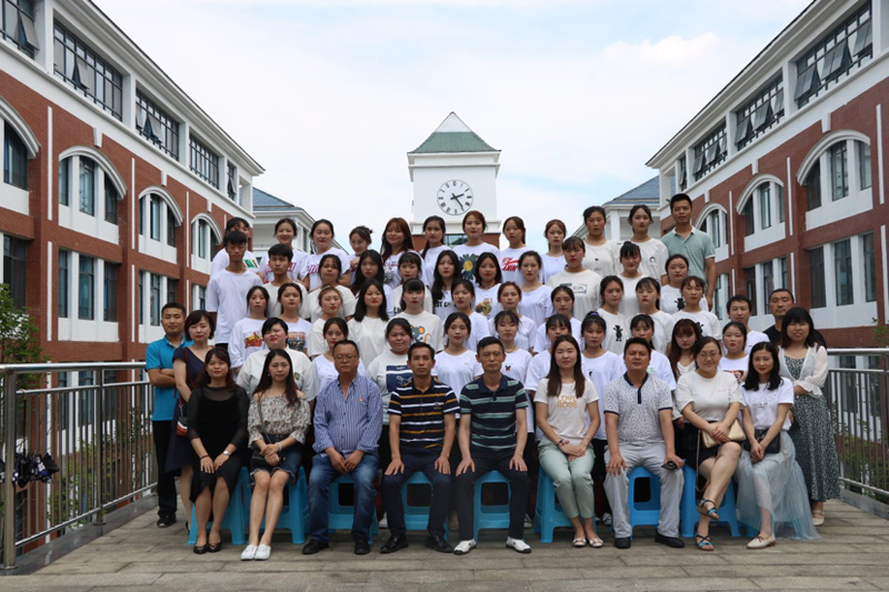 贵州航天技师学院2021届(秋)幼儿教育专业3班毕业合影.JPG 贵州航天技师学院2021届(秋)幼儿教育专业3班毕业合影.JPG