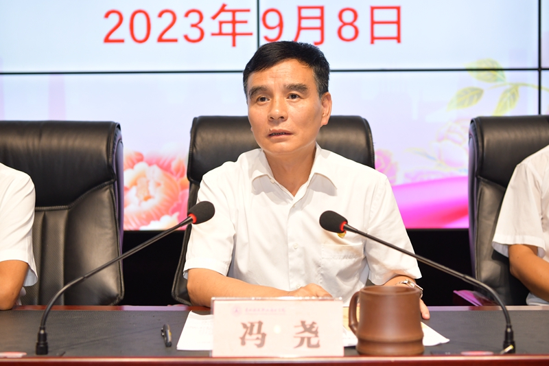 冯尧.jpg 冯尧.jpg