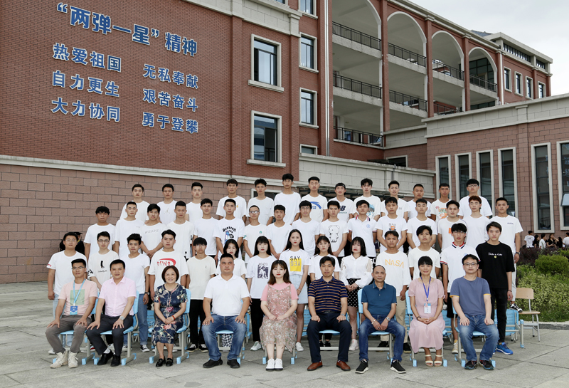 贵州航天职业技术学院2021届建筑工程管理系建筑工程技术专业四班毕业合影.JPG